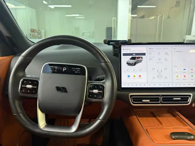 Li Auto L8 — Фото автомобиля 17