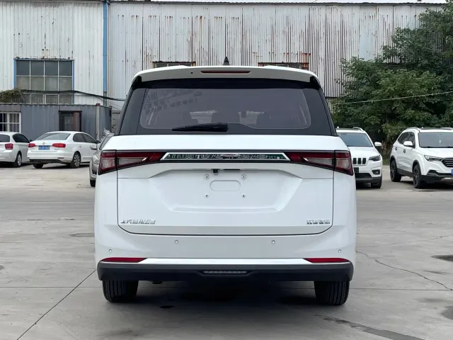 Wuling Jiachen — Фото автомобиля 5