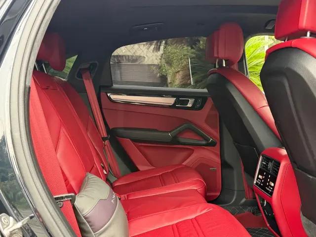 Porsche Cayenne — Фото автомобиля 10