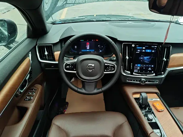Volvo S90 — Фото автомобиля 10