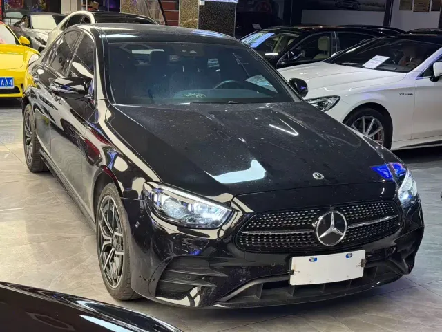 Mercedes-Benz E-Class — Фото автомобиля 3