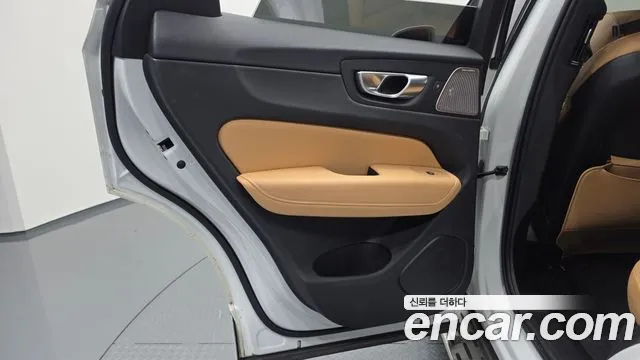 Вольво XC60 — Фото автомобиля 24