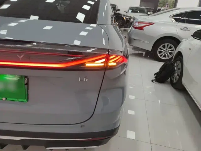 Geely Galaxy Galaxy L6 2024 125km PLUS Soaring Dragon Edition — Фото автомобиля 7