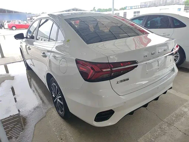 Roewe i5 — Фото автомобиля 4