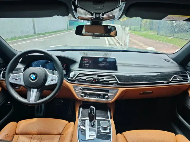 BMW 7 Series — Фото автомобиля 11