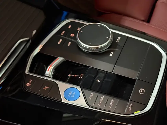 BMW iX3 — Фото автомобиля 8