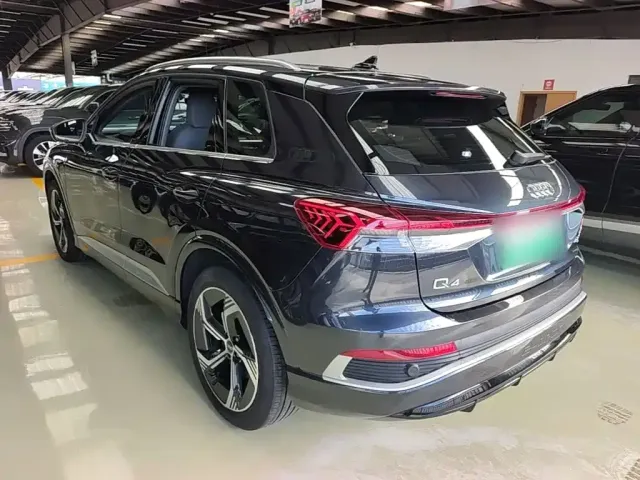 Audi Q4 e-tron — Фото автомобиля 4