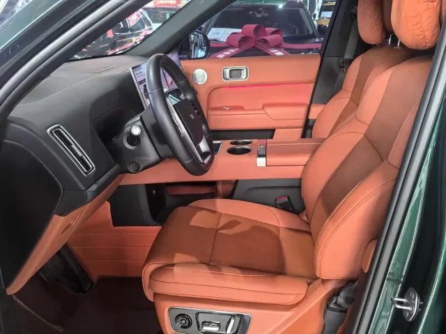 Li Auto L8 — Фото автомобиля 4