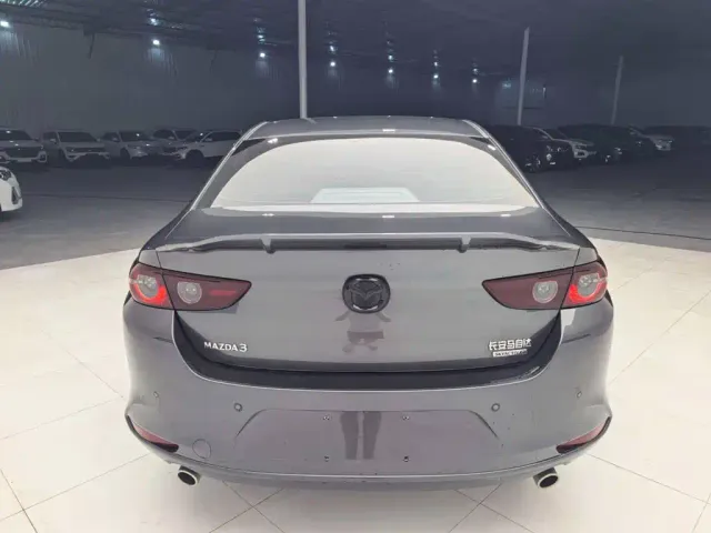 Mazda Axela — Фото автомобиля 5