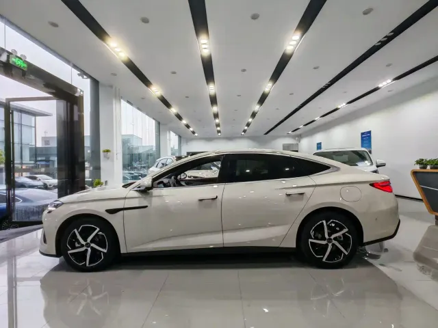 BYD Seal 07 DM-i — Фото автомобиля 13