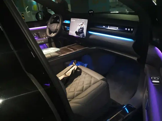 Nio ES8 — Фото автомобиля 8