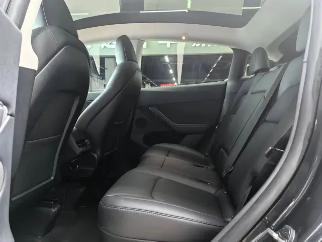 Tesla Model Y — Фото автомобиля 9