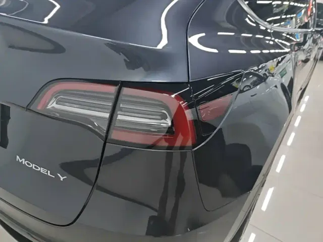 Tesla Model Y — Фото автомобиля 7
