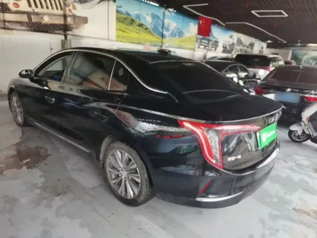 Hongqi E-QM5 — Фото автомобиля 4