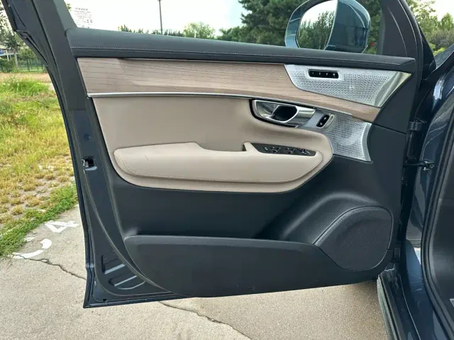 Volvo XC90 — Фото автомобиля 14