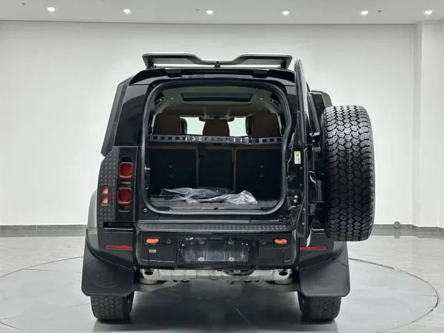 Land Rover Defender — Фото автомобиля 27