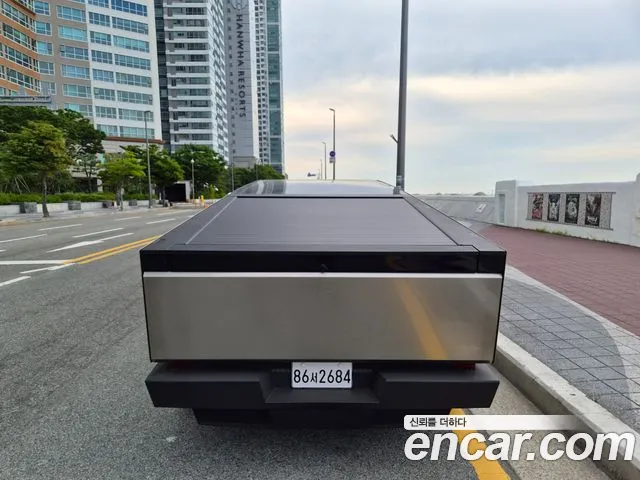 Tesla Cybertruck — Фото автомобиля 6