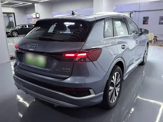 Audi Q4 e-tron — Фото автомобиля 6
