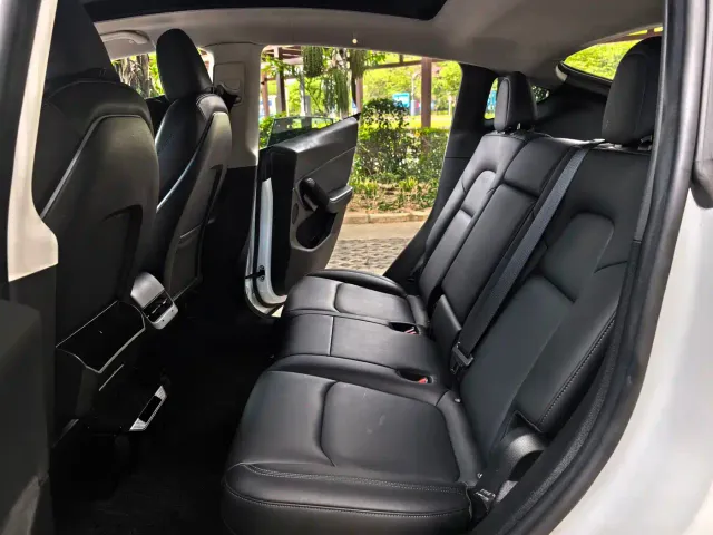 Tesla Model Y — Фото автомобиля 7