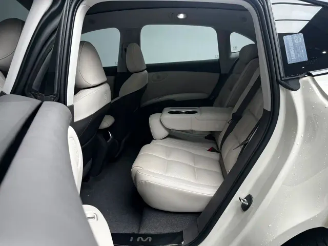 IM Motors LS6 — Фото автомобиля 12