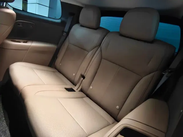 Li Auto i8 — Фото автомобиля 8