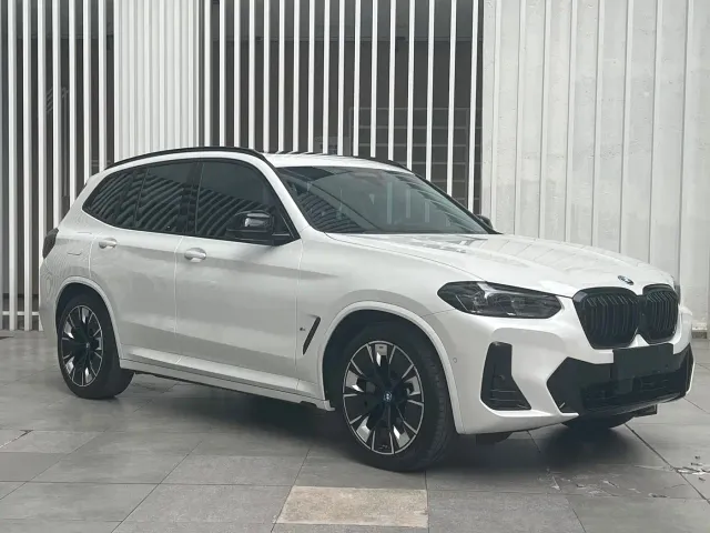 BMW iX3 — Фото автомобиля 3