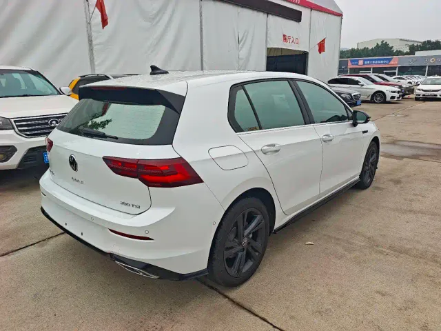 Volkswagen Golf — Фото автомобиля 17