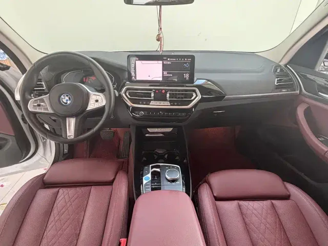 BMW iX3 — Фото автомобиля 14