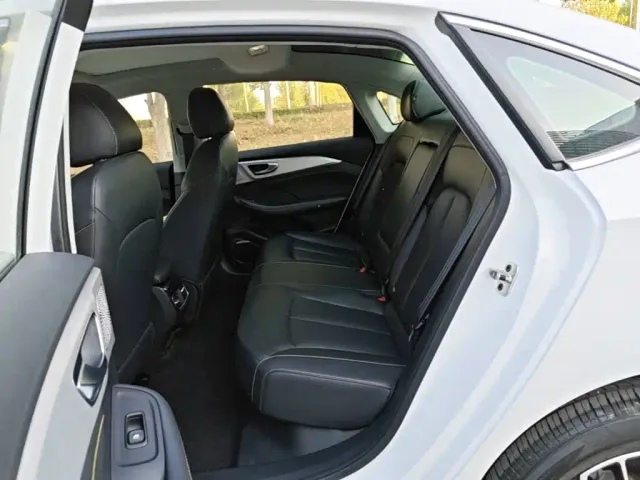 Roewe i6 MAX EV — Фото автомобиля 16