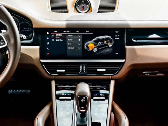 Porsche Cayenne — Фото автомобиля 16