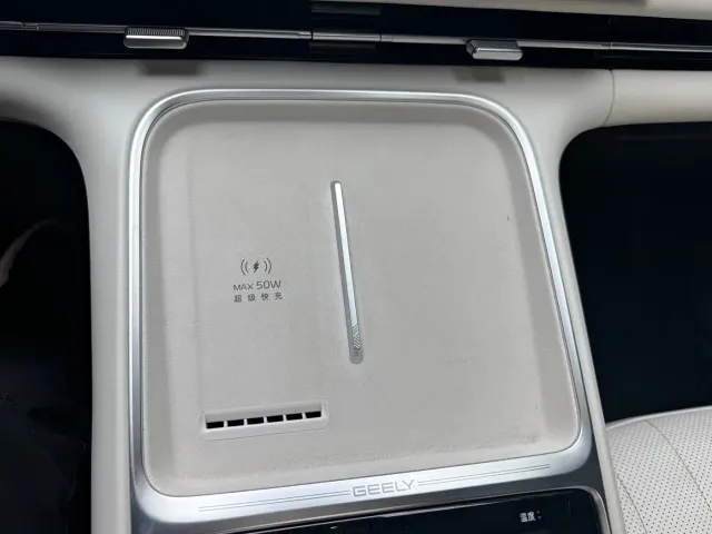 Geely Galaxy Starship 7 EM-i — Фото автомобиля 9