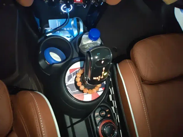 MINI Hatch — Фото автомобиля 10