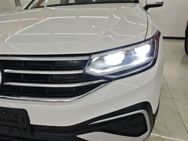 Volkswagen Tiguan L — Фото автомобиля 23