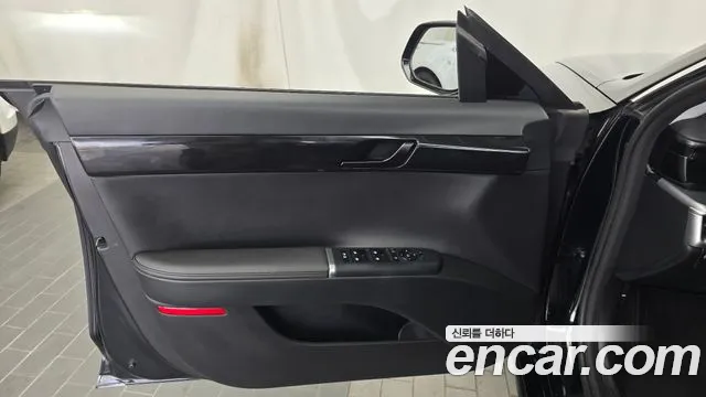 Hyundai Grandeur Grandeur (GN7) 2.5 Бензин 2WD — Фото автомобиля 24