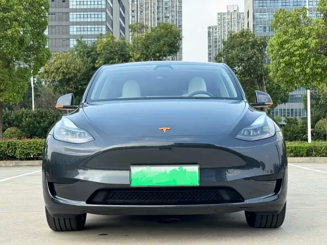 Фотография автомобиля — Tesla Model Y