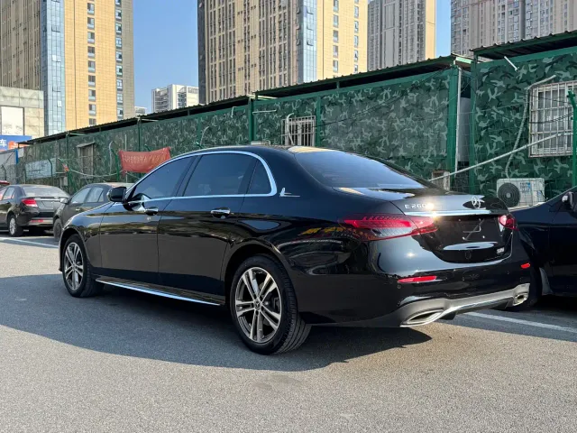 Mercedes-Benz E-Class — Фото автомобиля 16
