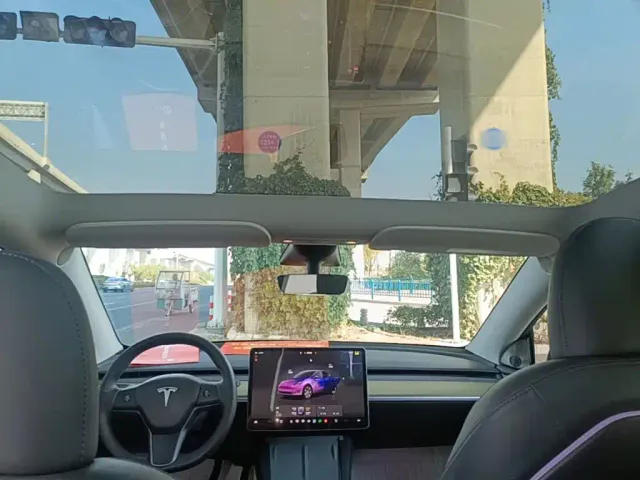 Tesla Model Y — Фото автомобиля 17