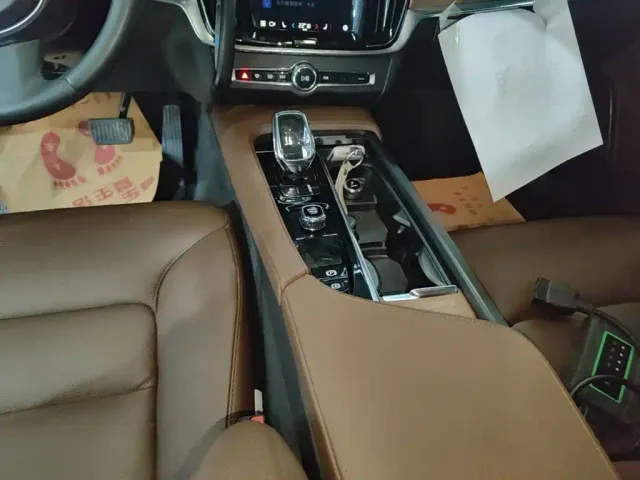 Volvo S90 — Фото автомобиля 13