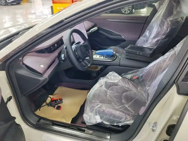 Xiaomi SU7 — Фото автомобиля 14