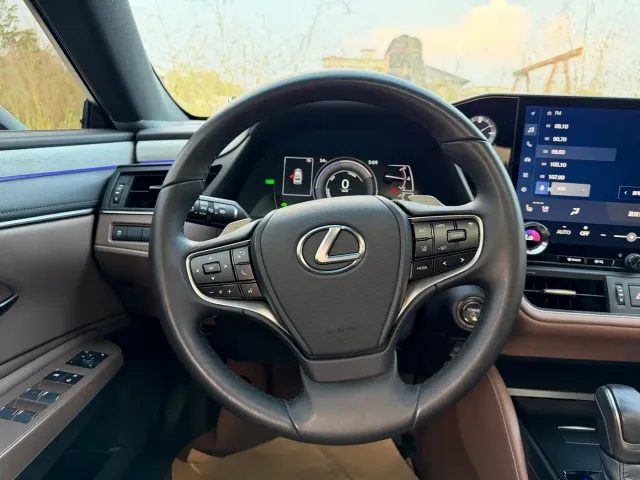 Lexus ES — Фото автомобиля 11