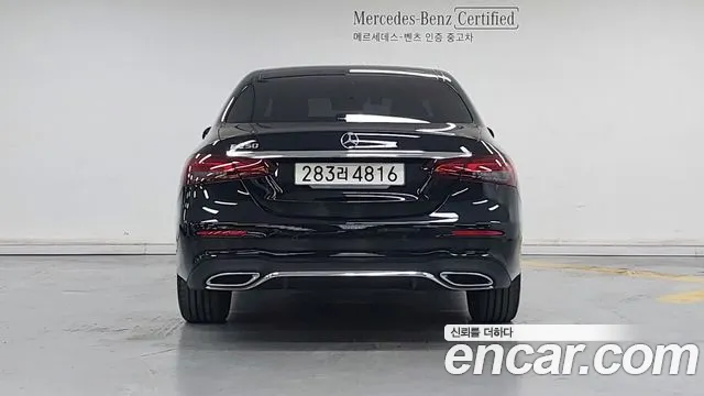 Mercedes-Benz E-Class — Фото автомобиля 4
