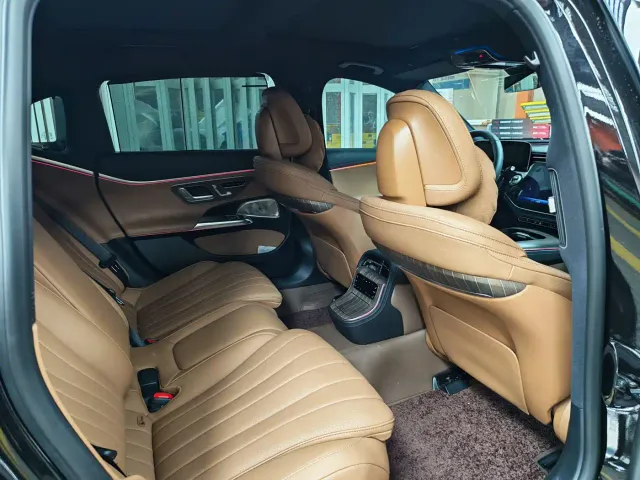 Mercedes-Benz E-Class — Фото автомобиля 7