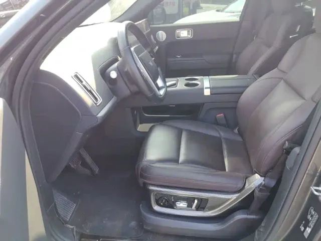 Li Auto L8 — Фото автомобиля 14