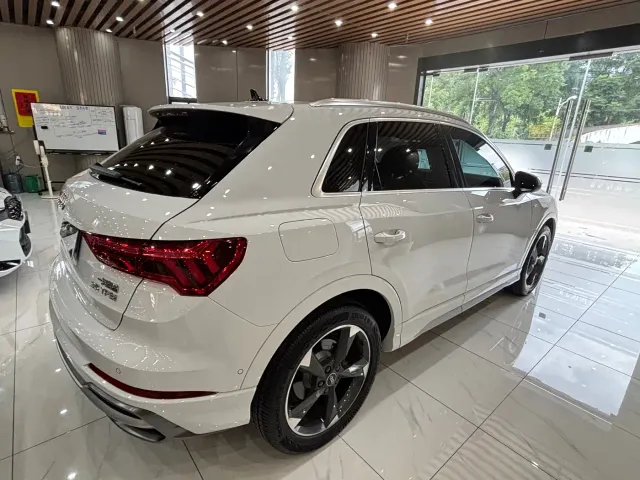 Audi Q3 — Фото автомобиля 5