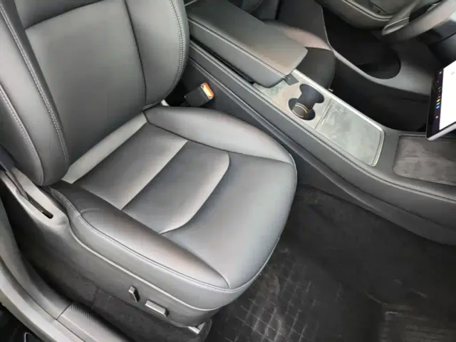 Tesla Model Y — Фото автомобиля 24