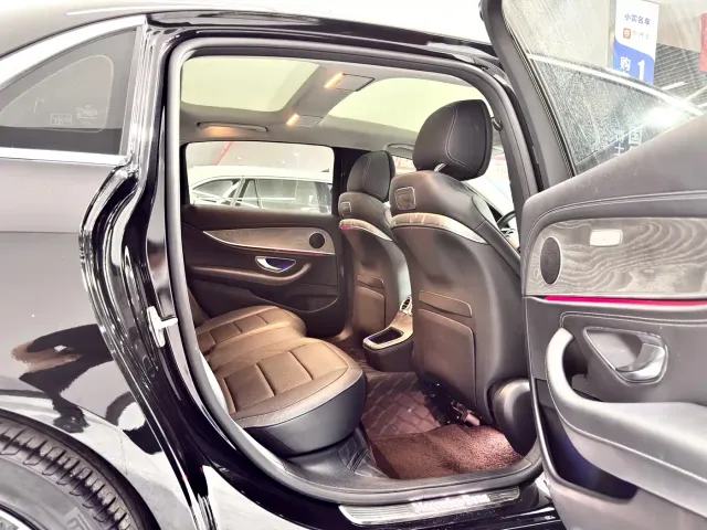 Mercedes-Benz E-Class — Фото автомобиля 12