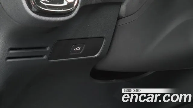 Вольво XC40 B4 Black Edition — Фото автомобиля 28