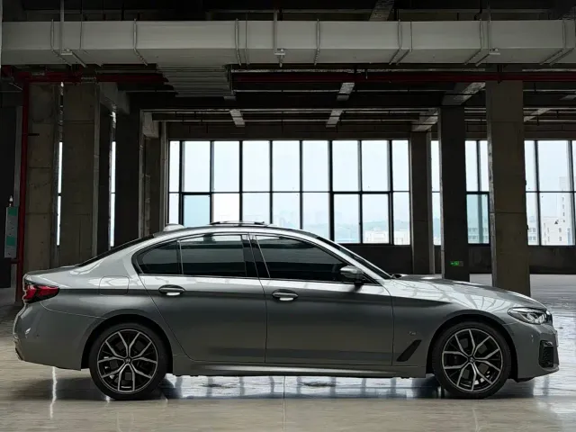 BMW 5 Series — Фото автомобиля 4