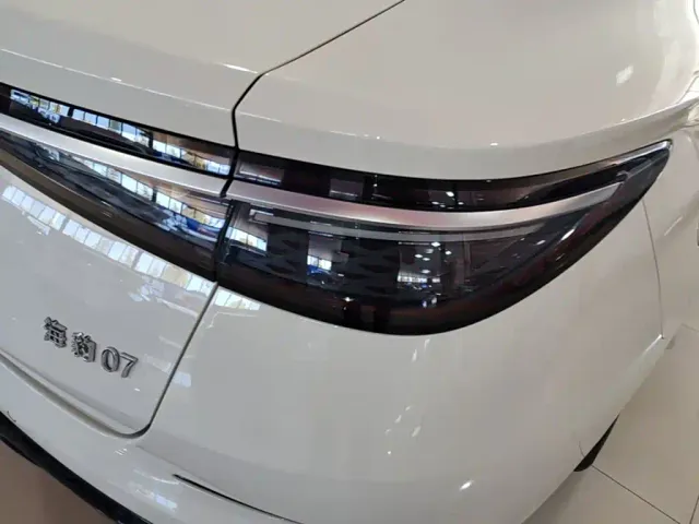 BYD Seal 07 DM-i — Фото автомобиля 7