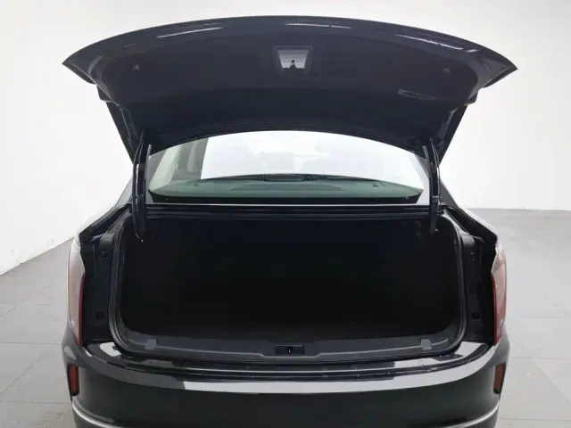 Hongqi E-QM5 — Фото автомобиля 16